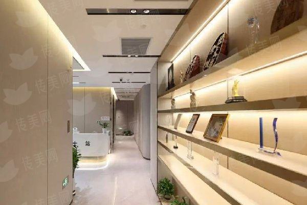 二、真实实例：从"垮脸阿姨"到"冻龄姐姐"的蜕变