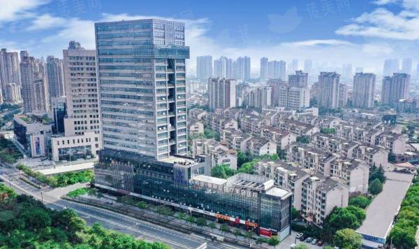 二、李锋医生团队如何保护隆胸手术安心性？