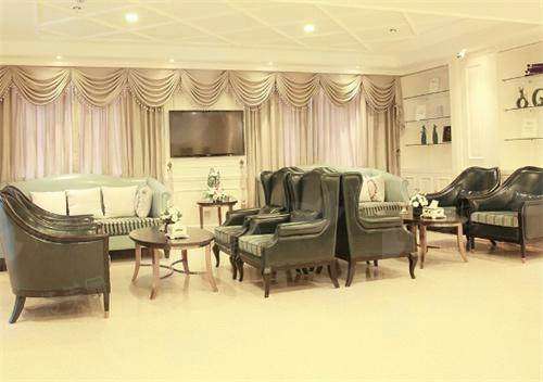 二、朱梦洁医生的直角肩塑形技术有何特别之处？