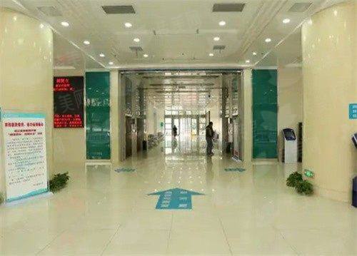 鼻修复找杨斐医生，武汉紫荆医院怎么约？新颜智尚小程序一键预约，含医院介绍