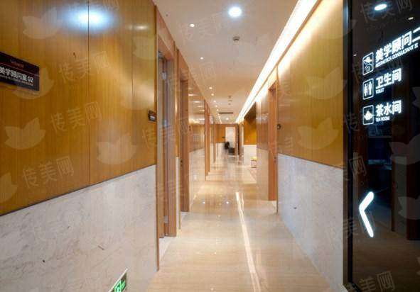 重庆当代整形外科医院谢锦清隆鼻修复效果绝了！难约上？新颜智尚一键预约，预约开启，速看预约电话&口碑评价