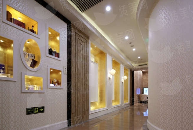  武汉仁爱时光周德斌和张绍斌双眼皮谁最自然？新颜智尚预约更省心、更便捷，双眼皮1700 - 4800元，亲测自然效果看得见！ 