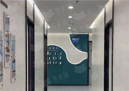 三、温州乐清艾美时光整形王懿医生极速祛眼袋实例解析：从术前到术后的蜕变