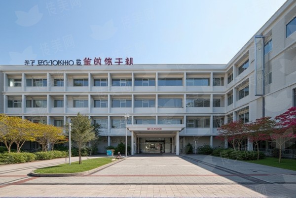 二、广州德伦口腔如何治疗矫正牙颌面畸形地包天和龅牙?
