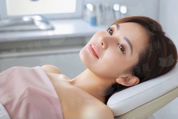 三、江苏拜博口腔贵不贵？价格清单与避坑指南