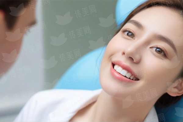 三、专精医生操刀：王明伟医生的诺贝尔种植牙技艺