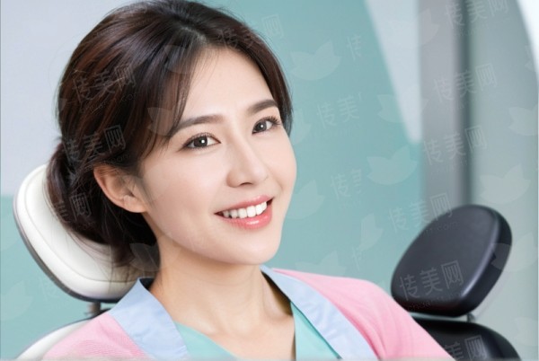 5. 如何预约深圳元亨口腔诊所许医生的奥齿泰种植牙服务？