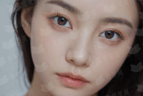 二、郑州杨丽美颜拉皮：专精医生团队保驾护航